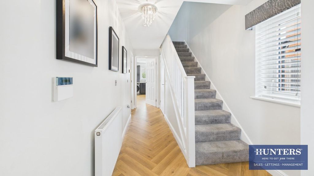 Property photo 2 of 17 Hallway