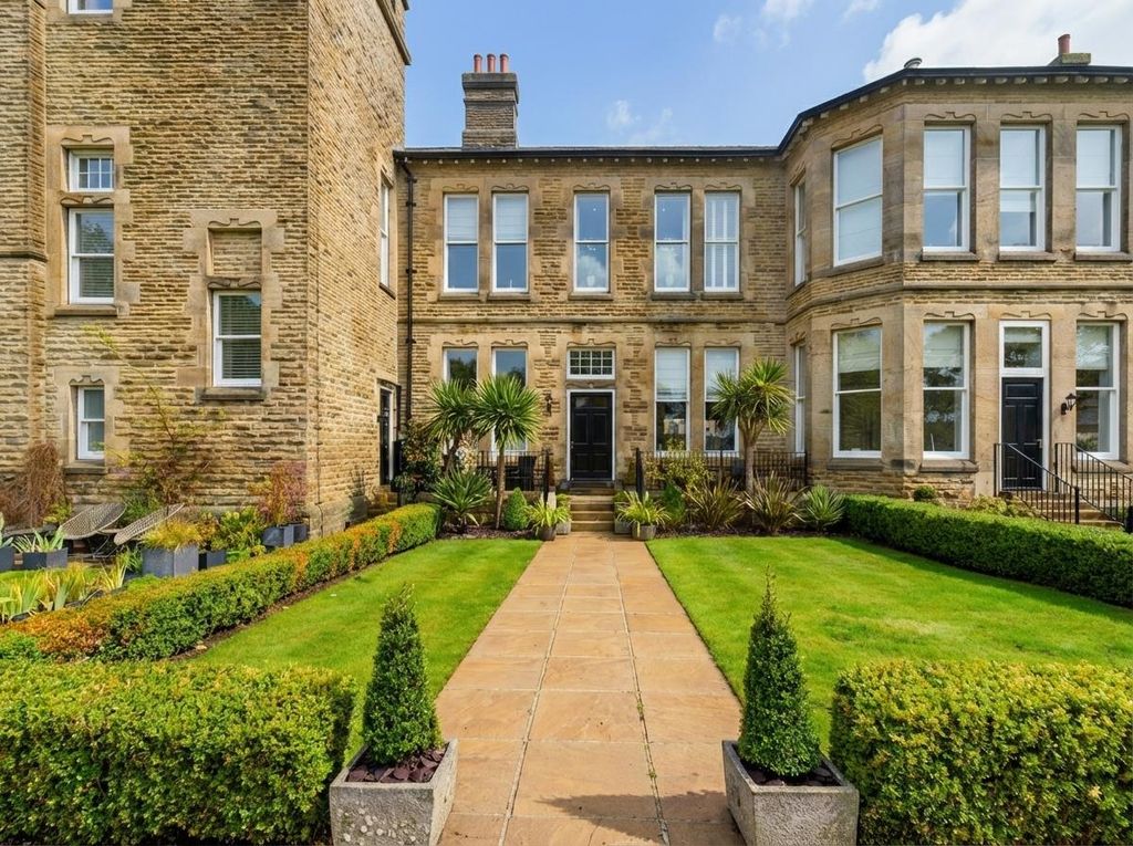 Property photo 1 of 11 External