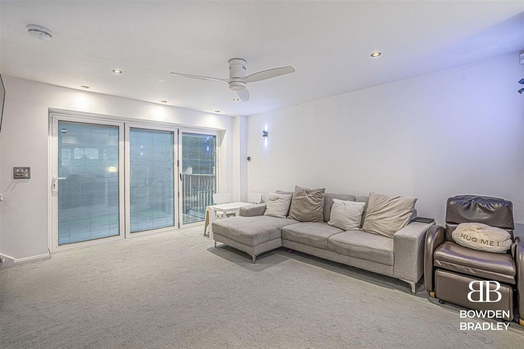 Property photo 3 of 20 Living Room