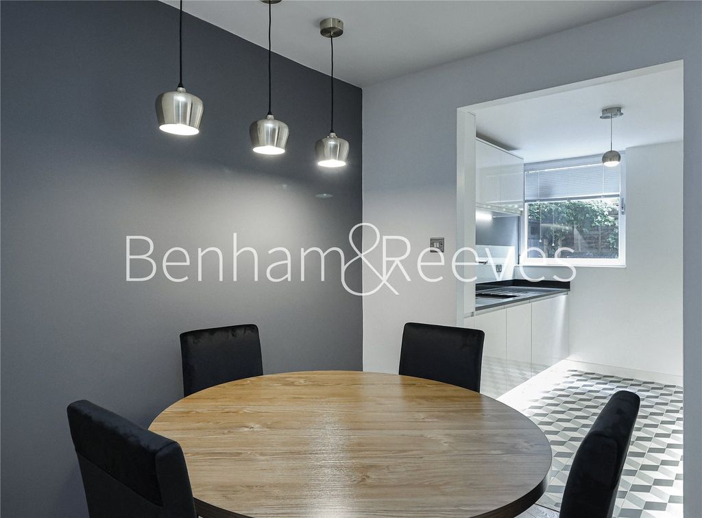 Property photo 3 of 19 Picture No. 05
