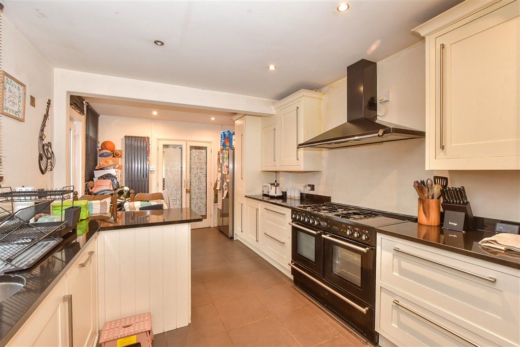 Property photo 3 of 17 Kitchen/Breakfast Room