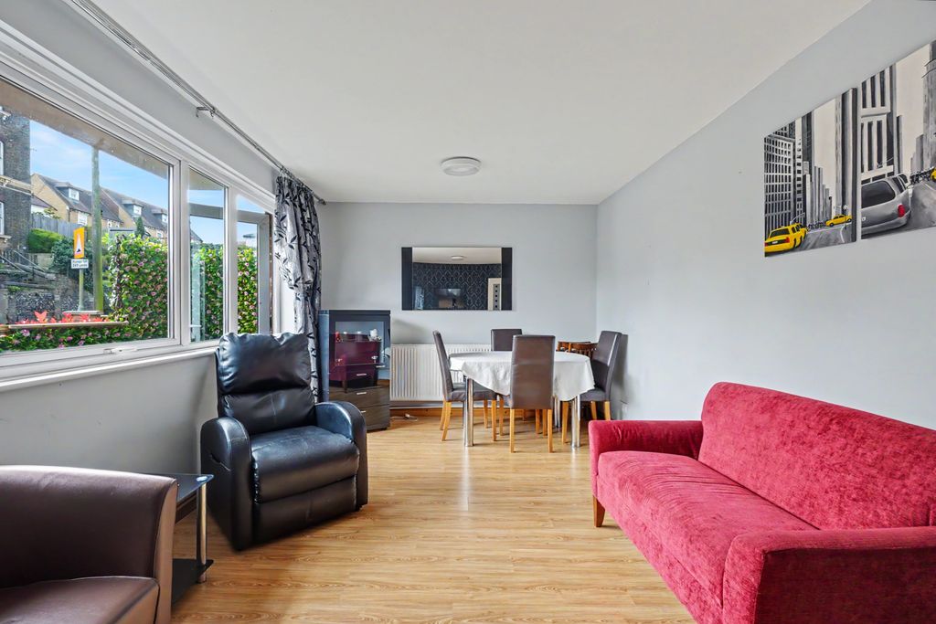 Property photo 2 of 8 Photo 1