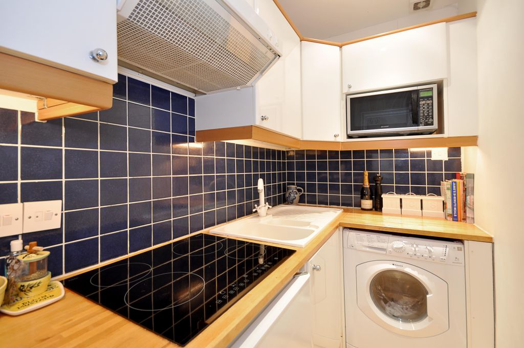 Property photo 3 of 5 Kitchen