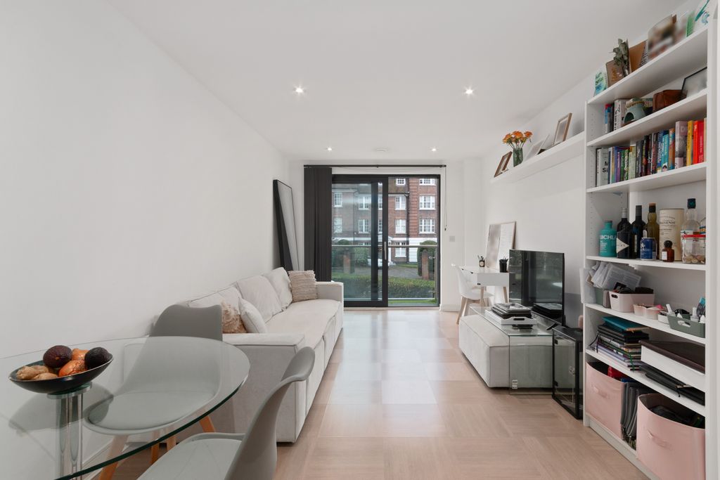 Property photo 2 of 8