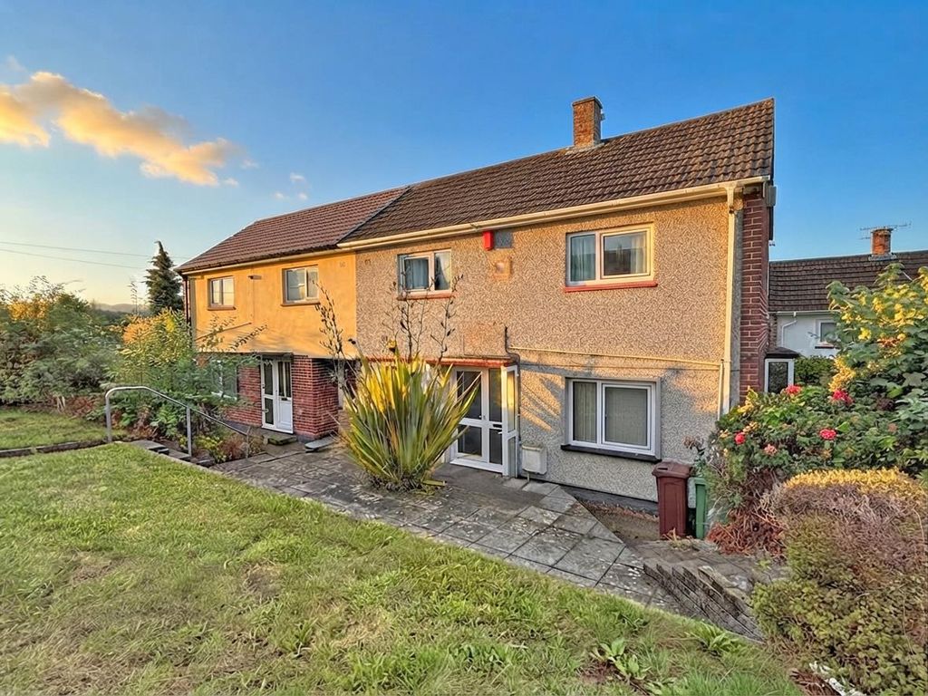 Property photo 1 of 15 Congreve Gardens 6 - Front.Jpg