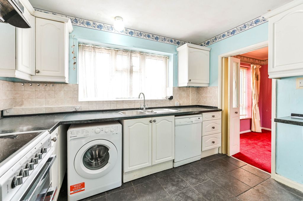 Property photo 3 of 13
