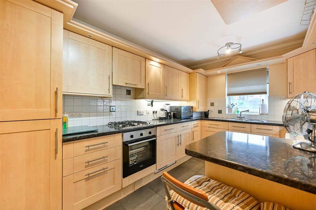 Property photo 3 of 13