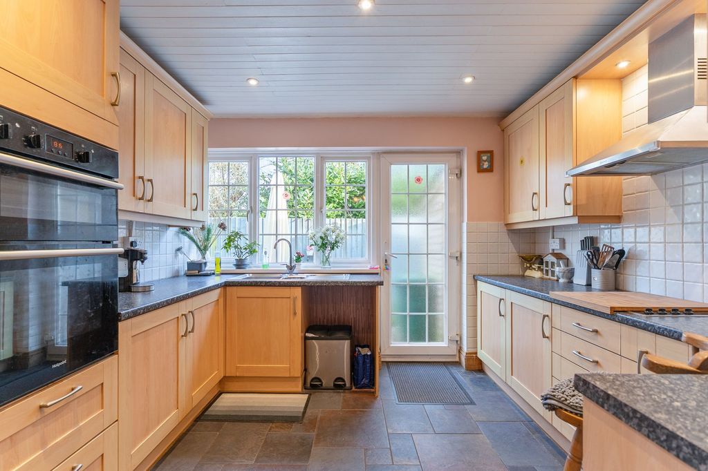 Property photo 3 of 23