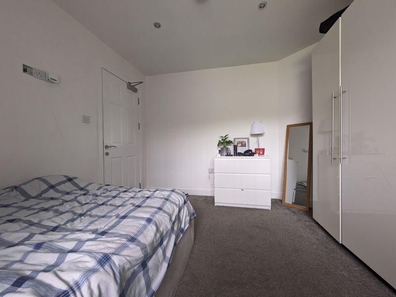 Property photo 3 of 15 A Tidy Bedroom Featuring A Comfortable Double Bed ...