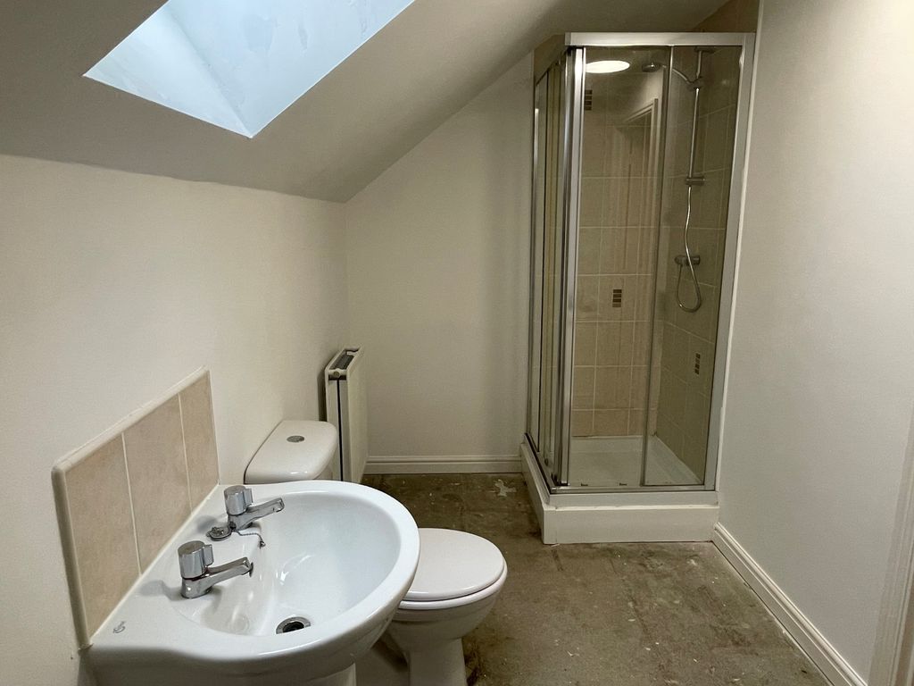 Property photo 3 of 7 En Suite
