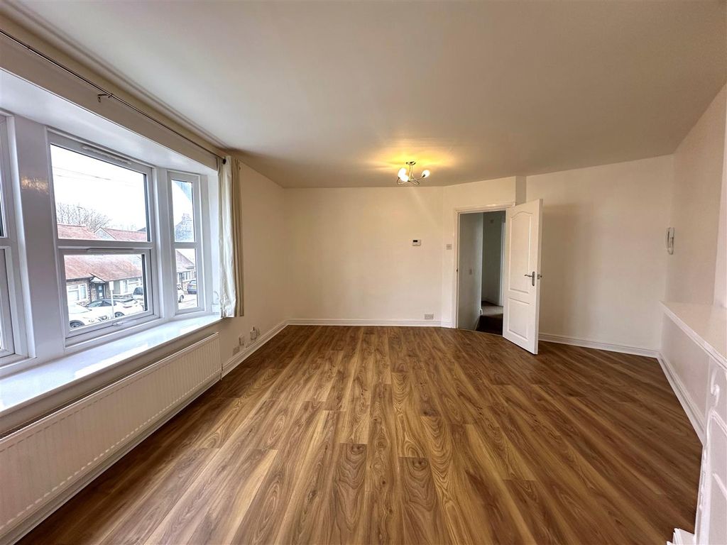 Property photo 3 of 7 Coopers Estate Agents