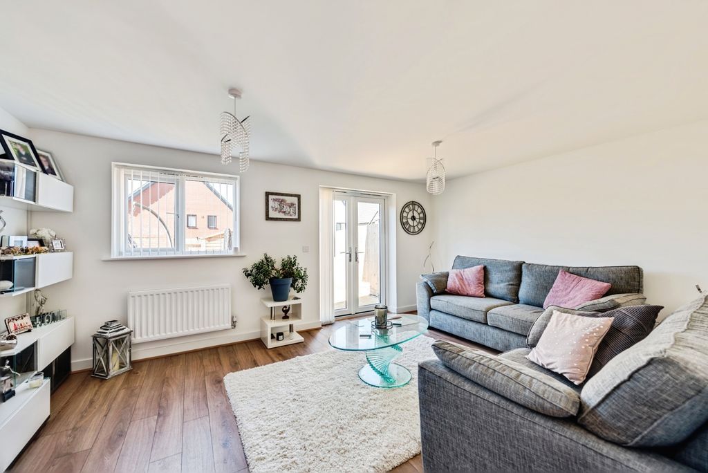 Property photo 3 of 18 Pbox-Img.Jpg