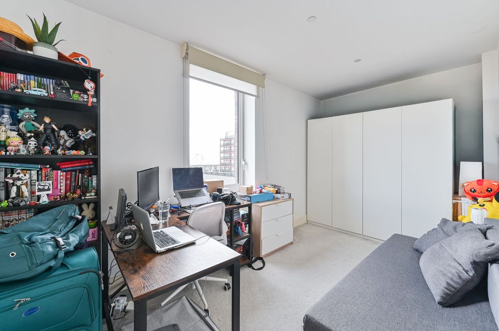 Property photo 1 of 18