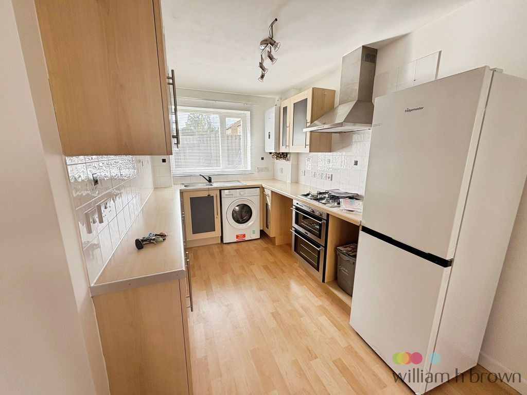 Property photo 2 of 7 Kitchen