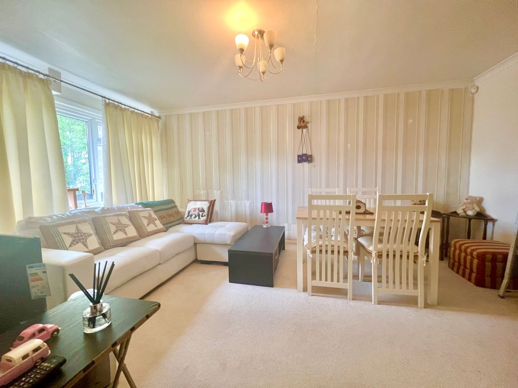 Property photo 2 of 7 Living Room