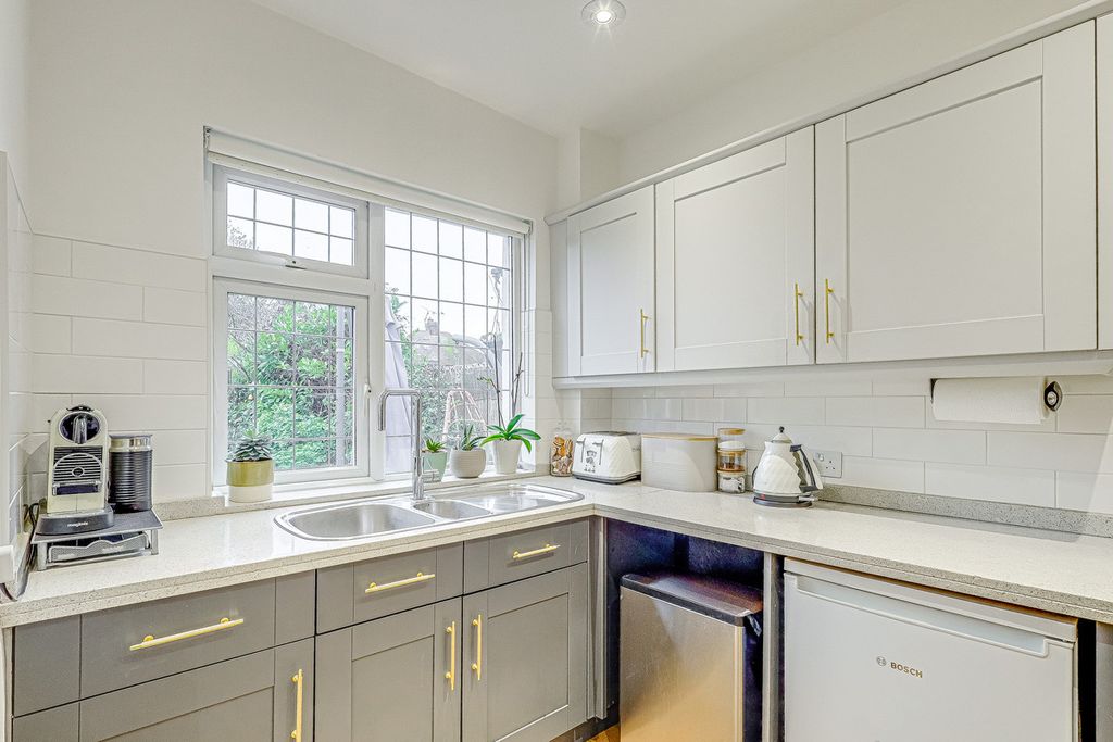 Property photo 3 of 31