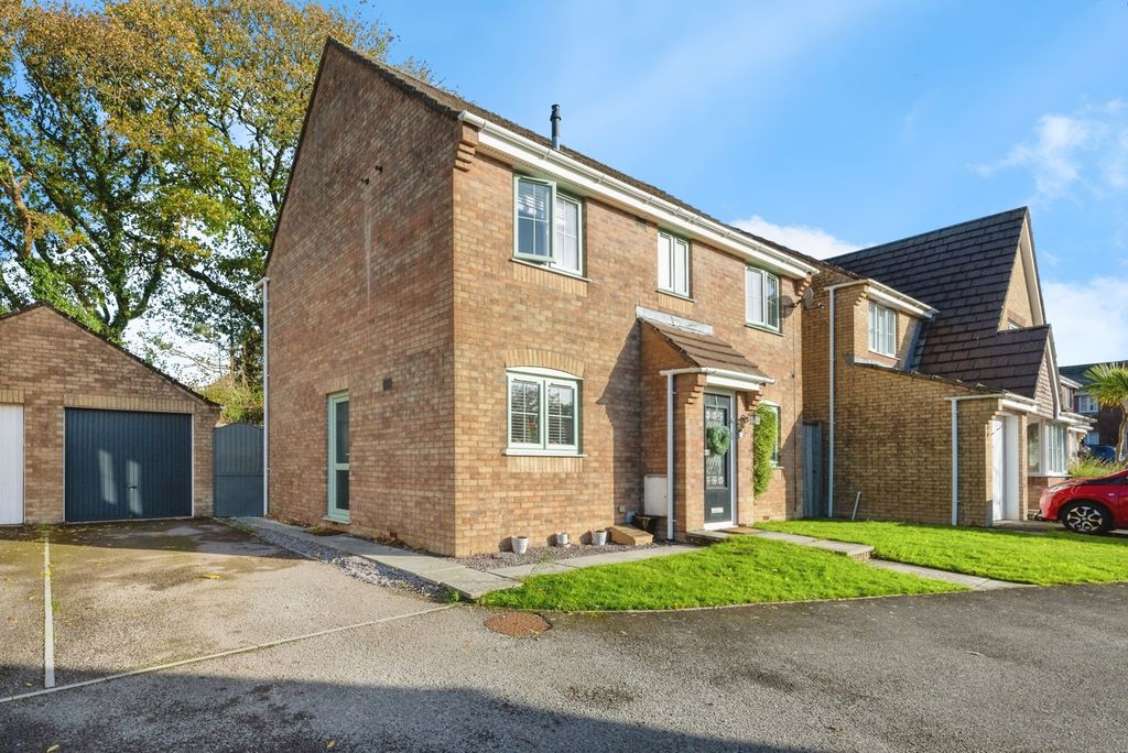 Property photo 2 of 17 Photo