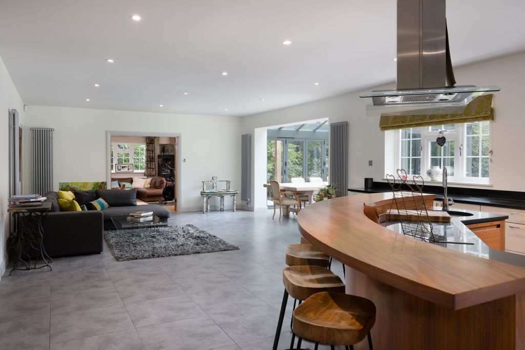 Property photo 3 of 12 Picture 3