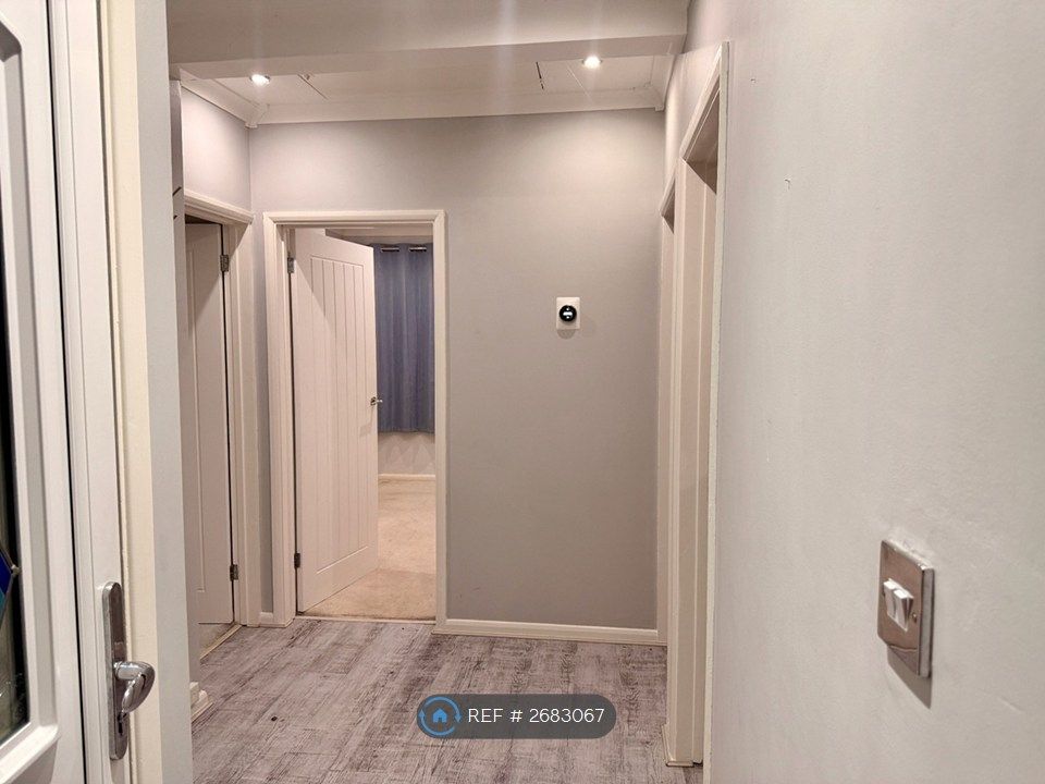 Property photo 2 of 13 Hallway