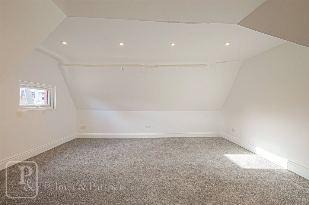 Property photo 3 of 5 Bedroom 1