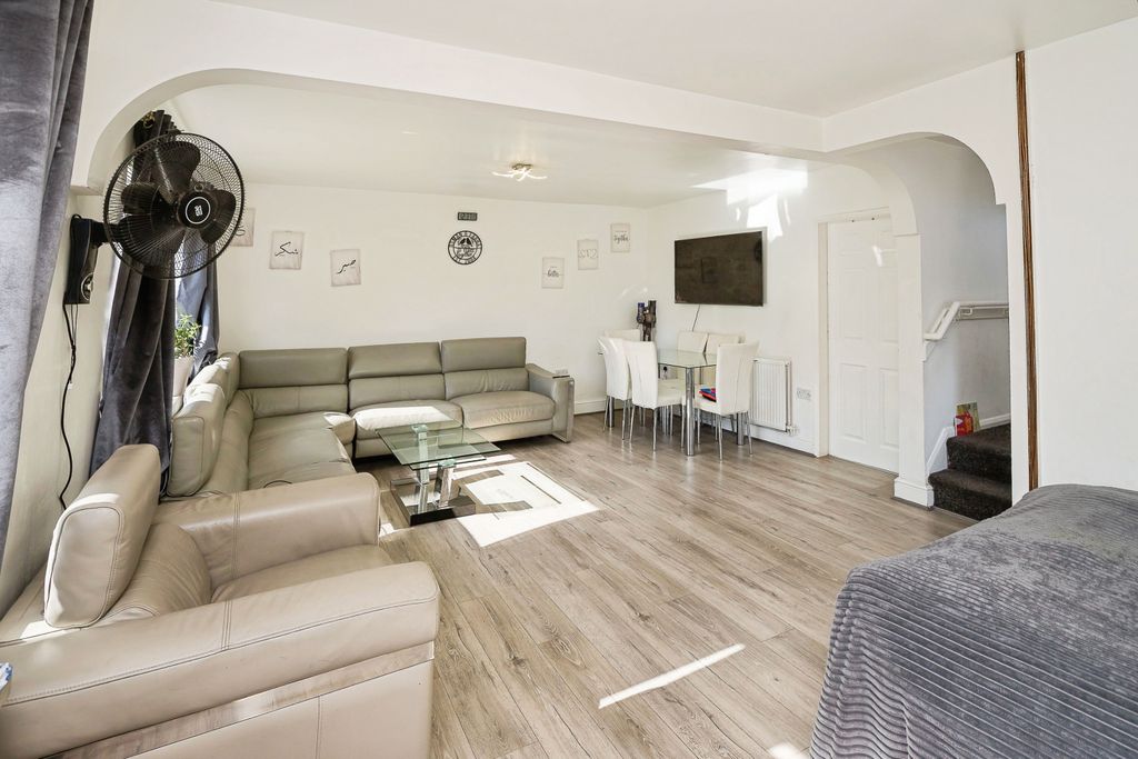 Property photo 1 of 14 Living Room