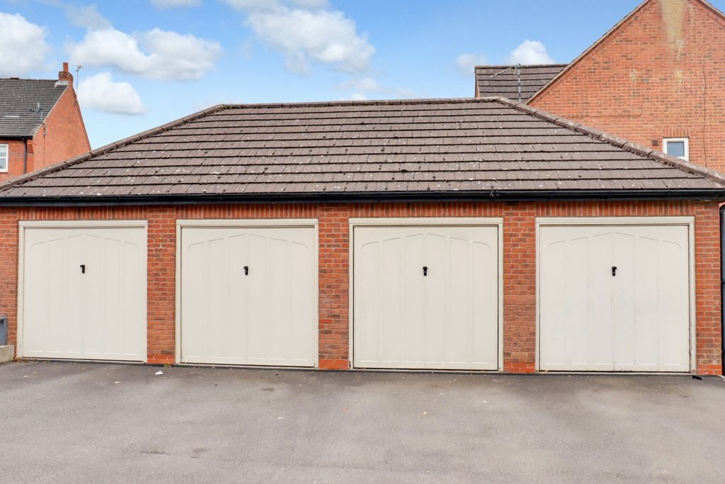 Property photo 3 of 15 Garage - 2nd From The Left