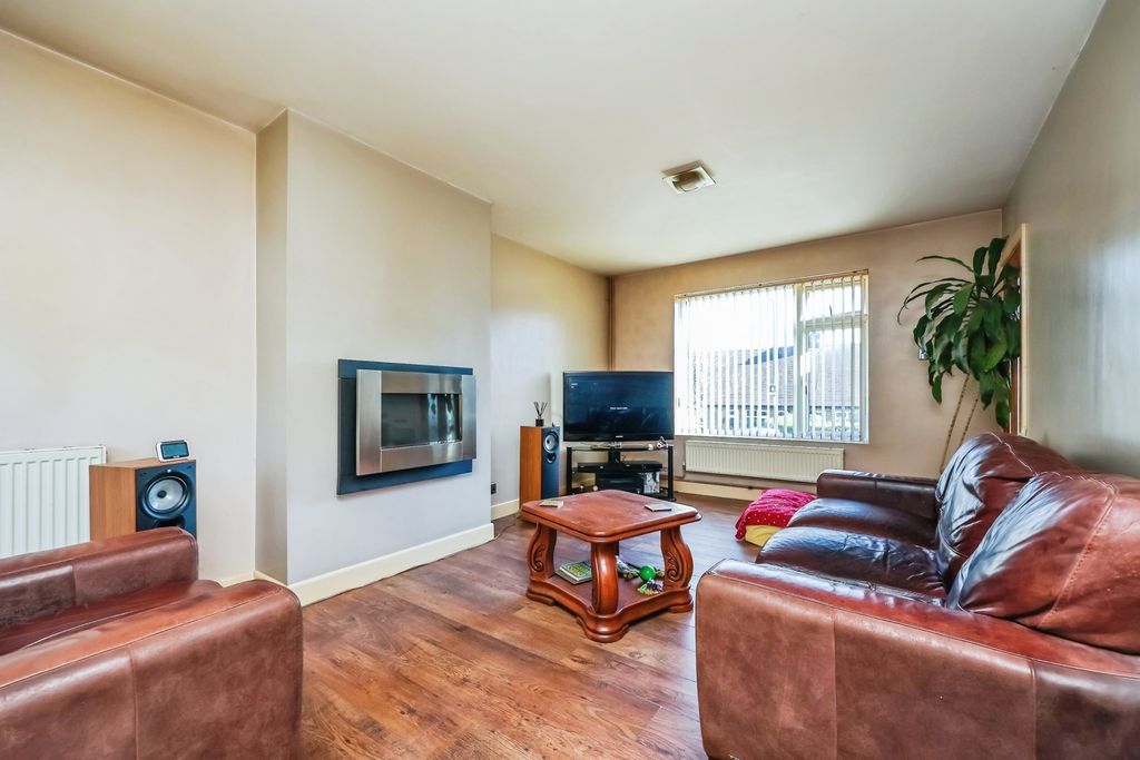 Property photo 2 of 13 Lounge