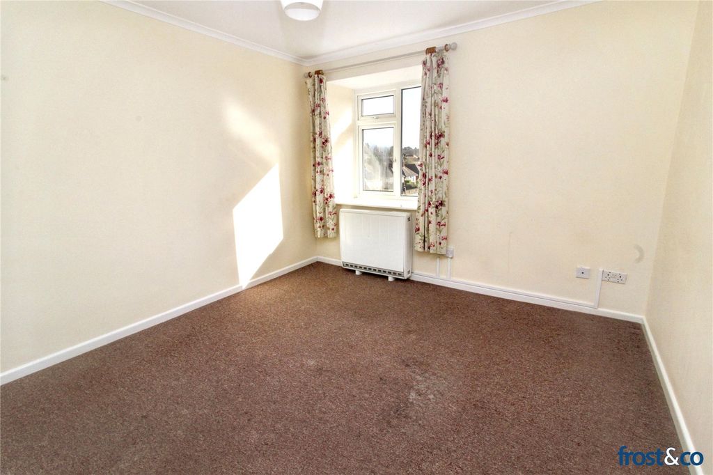 Property photo 3 of 8 Lounge