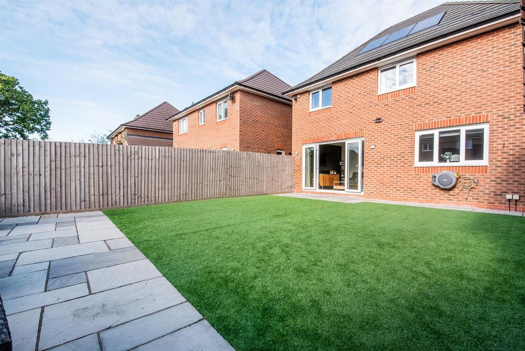 Property photo 3 of 24 Garden