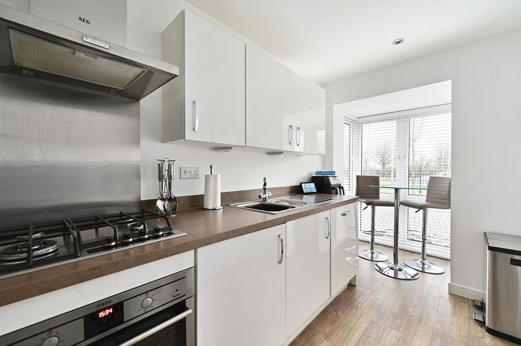 Property photo 2 of 14 Kitchen