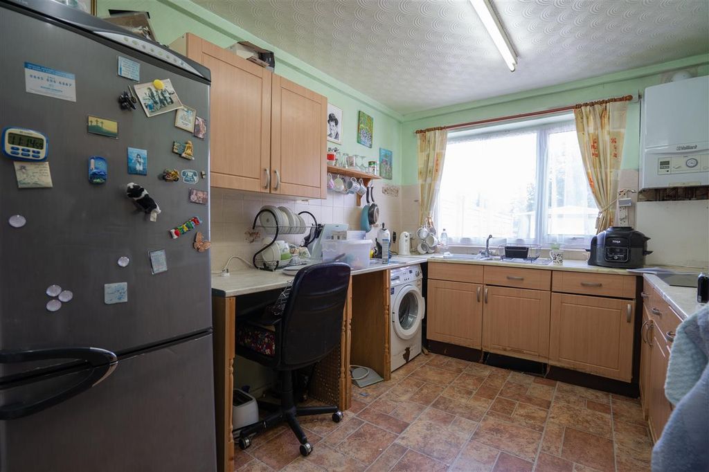 Property photo 3 of 9 Kitchen