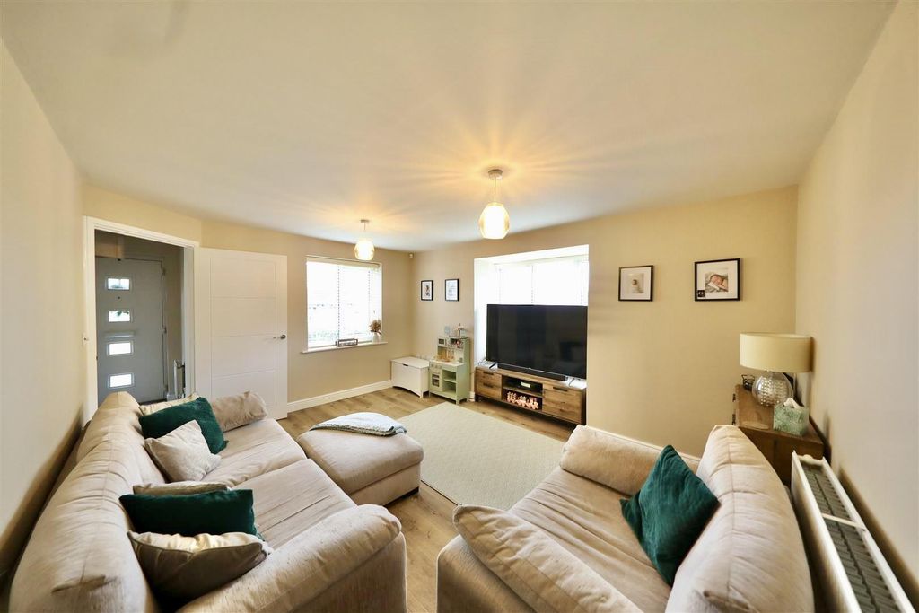 Property photo 2 of 18 Living Room