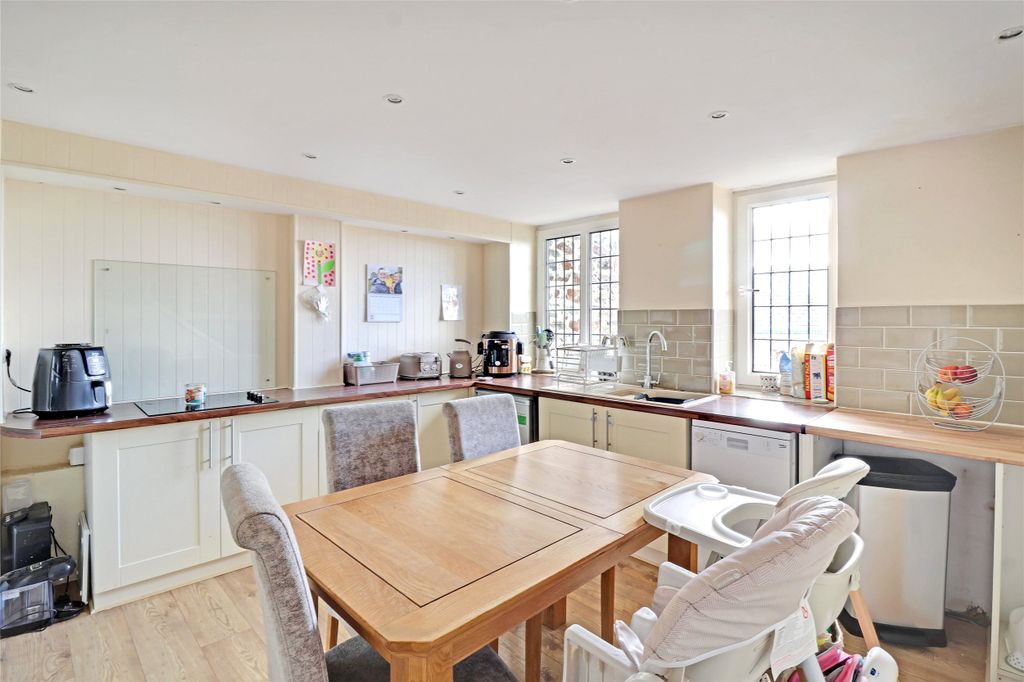 Property photo 3 of 14 Picture No. 15