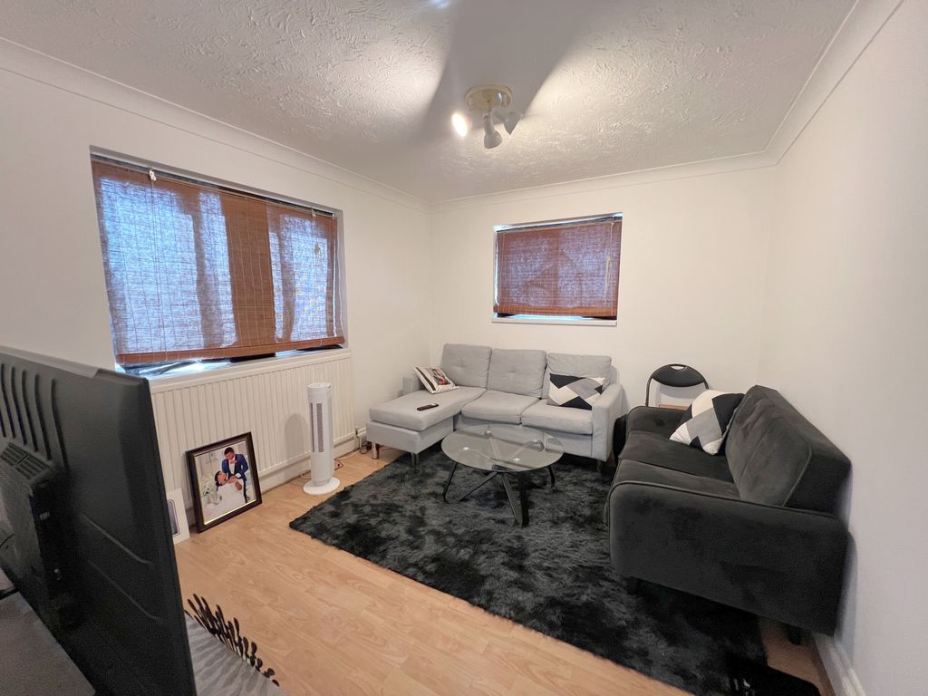 Property photo 2 of 6