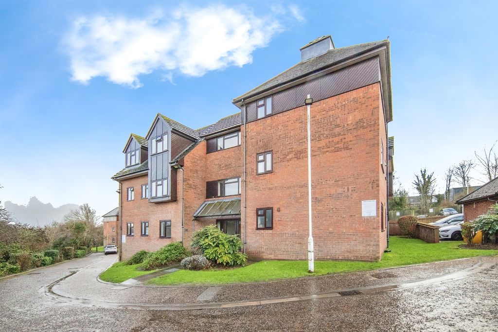 Property photo 2 of 10