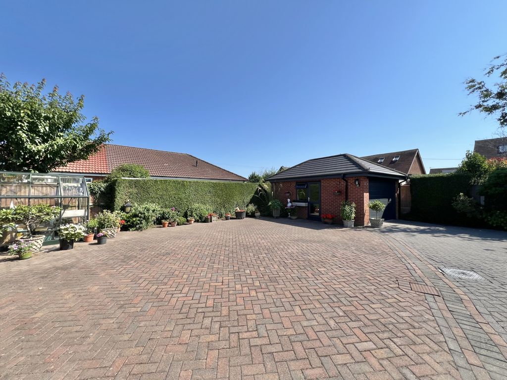 Property photo 2 of 20