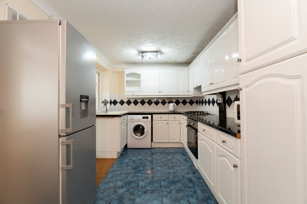 Property photo 2 of 27