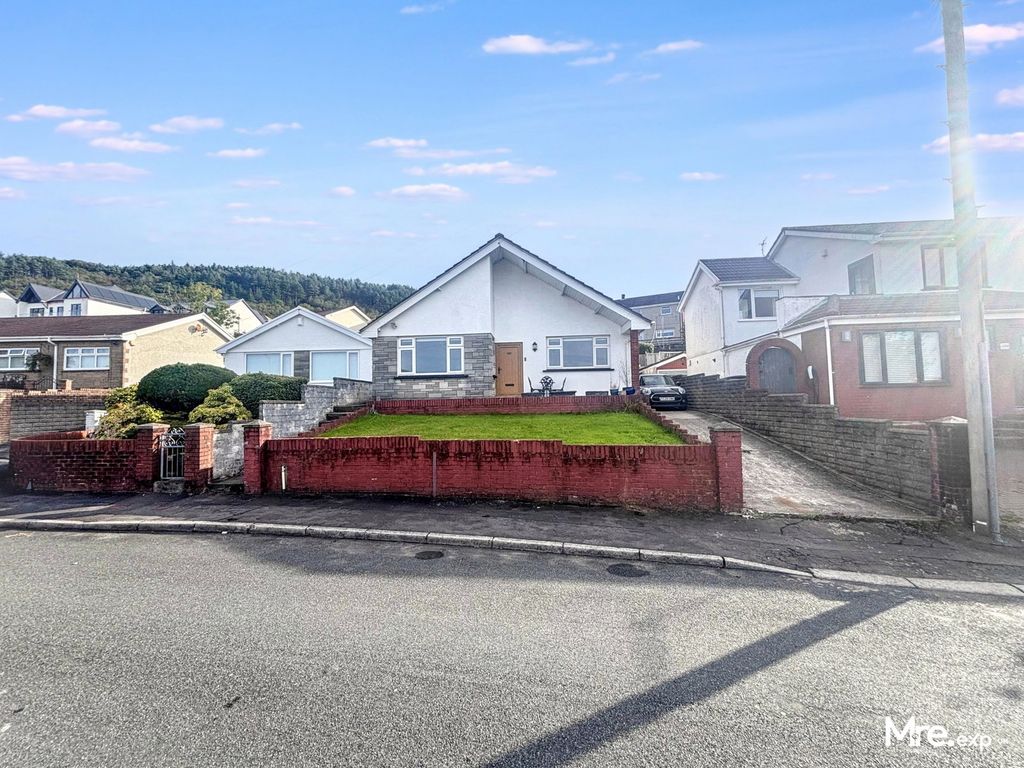 Property photo 1 of 44
