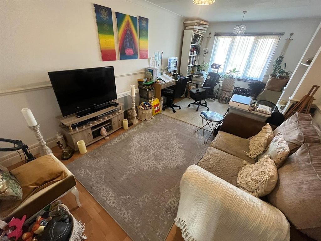 Property photo 2 of 8 10.Jpg