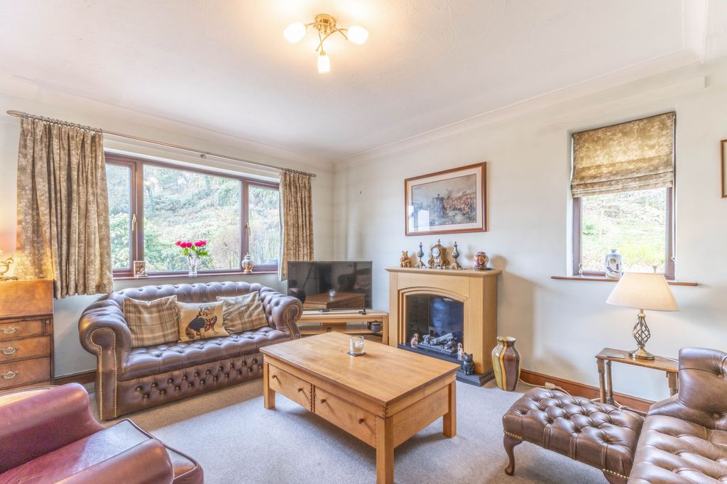 Property photo 3 of 31