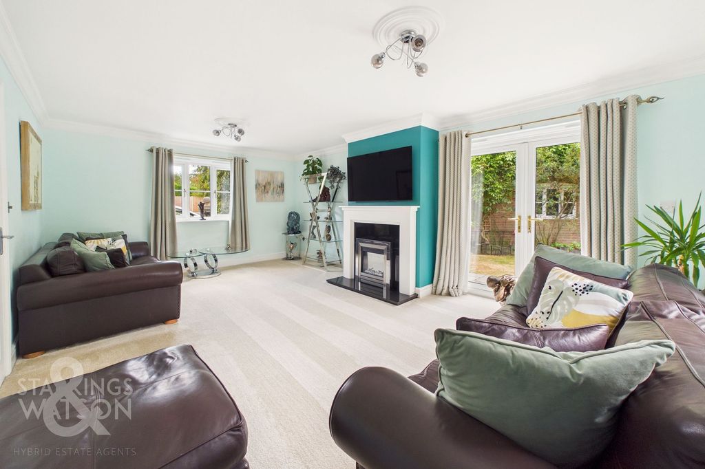 Property photo 2 of 34