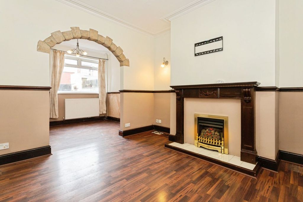 Property photo 2 of 18