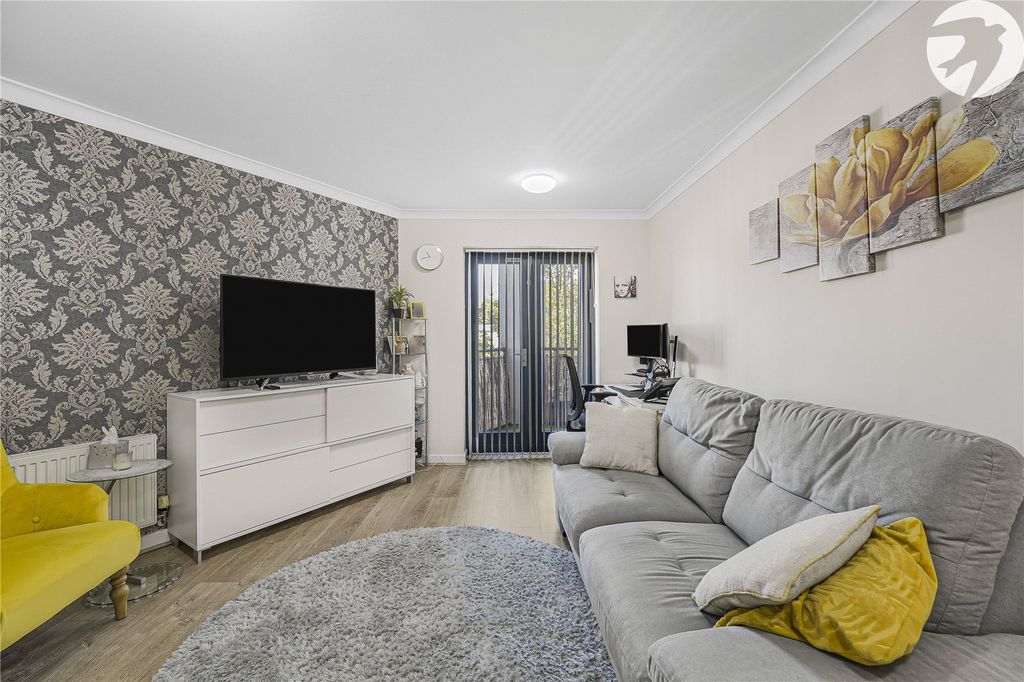 Property photo 1 of 17 Lounge