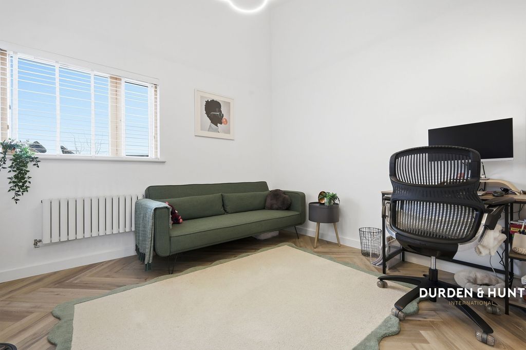 Property photo 2 of 35