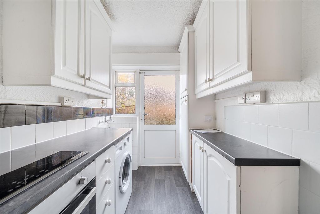 Property photo 2 of 13 1387918-9-693Aa2B75F5c2.Jpg