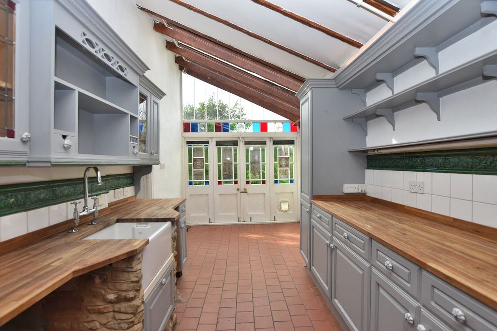 Property photo 2 of 29