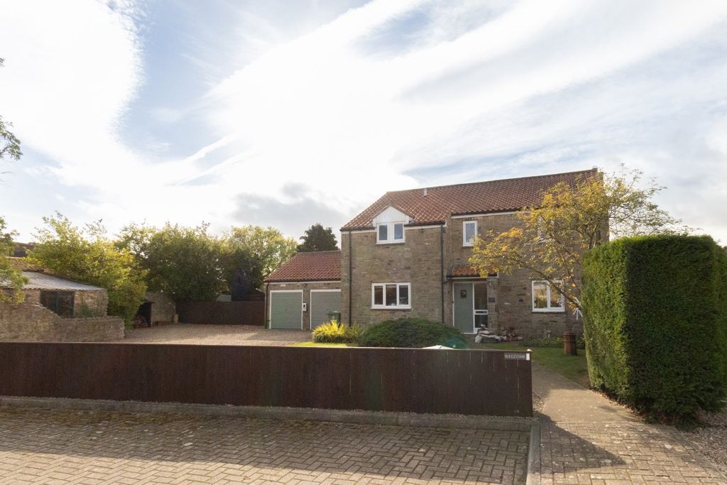 Property photo 1 of 21 5693441