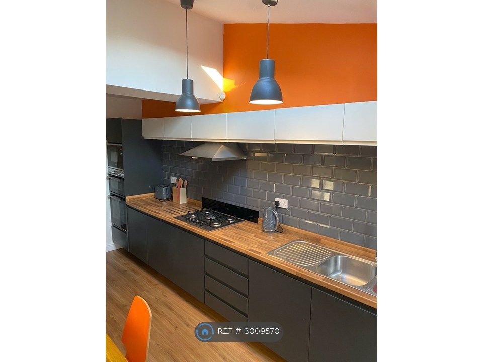 Property photo 3 of 28 Kitchen