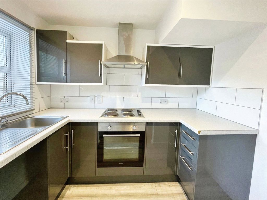 Property photo 2 of 7 Kitchen