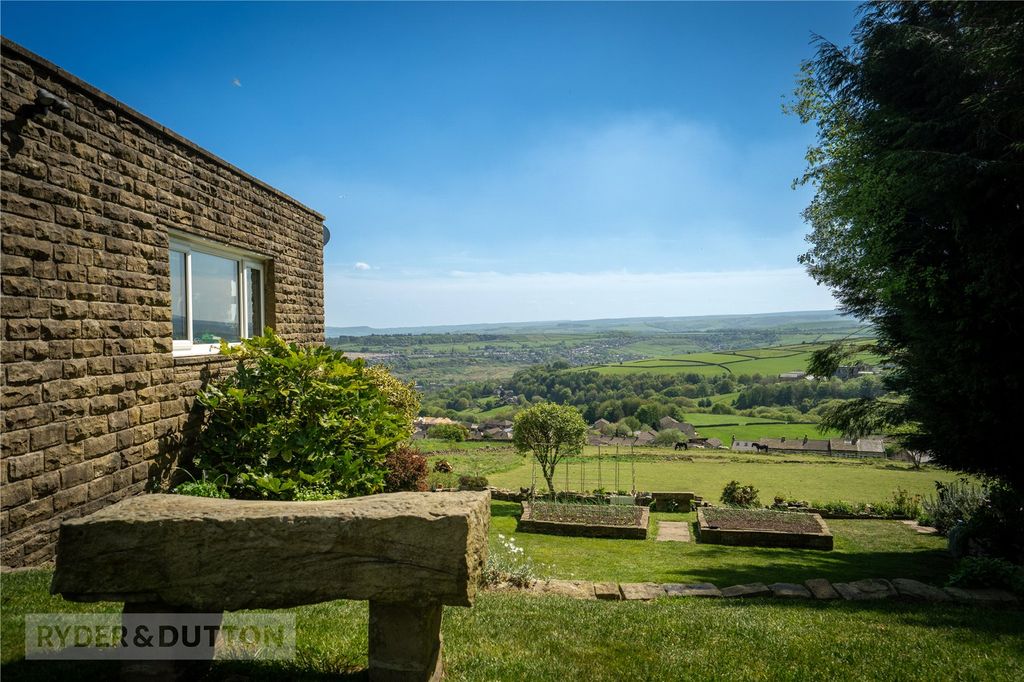 Property photo 2 of 29 Gardens